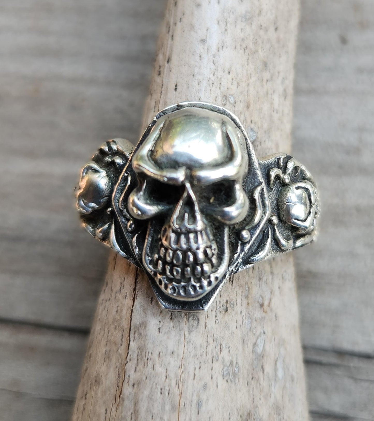 skull ring,925 sterling silver,pirate skull,ladies skull ring,handmade,gothic, punk,steampunk,pinkie skull ring,biker