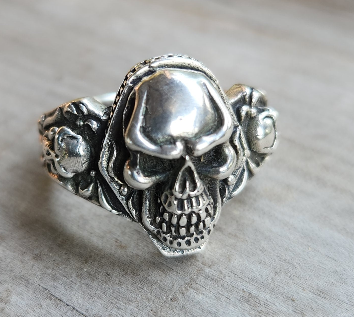 skull ring,925 sterling silver,pirate skull,ladies skull ring,handmade,gothic, punk,steampunk,pinkie skull ring,biker