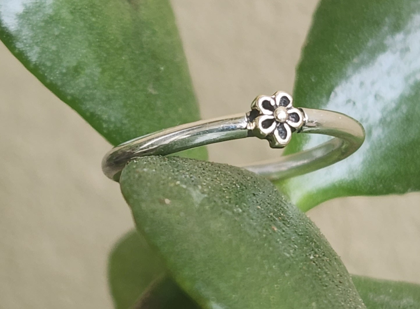 Two tone ring.9k gold flower on sterling silver band. Dainty mixed metal ring