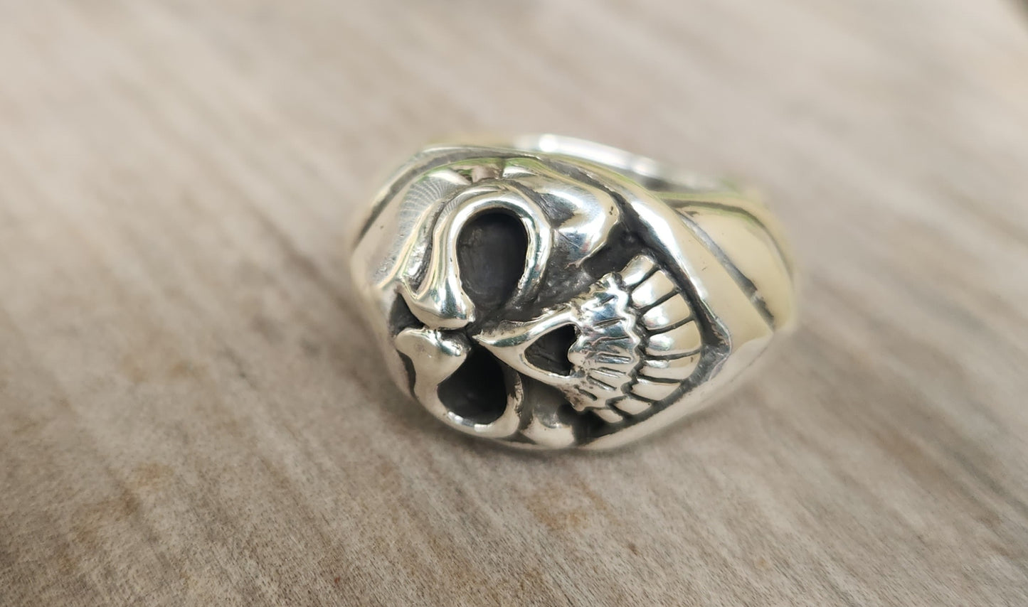 Skull ring,925 sterling silver, heavy side facing