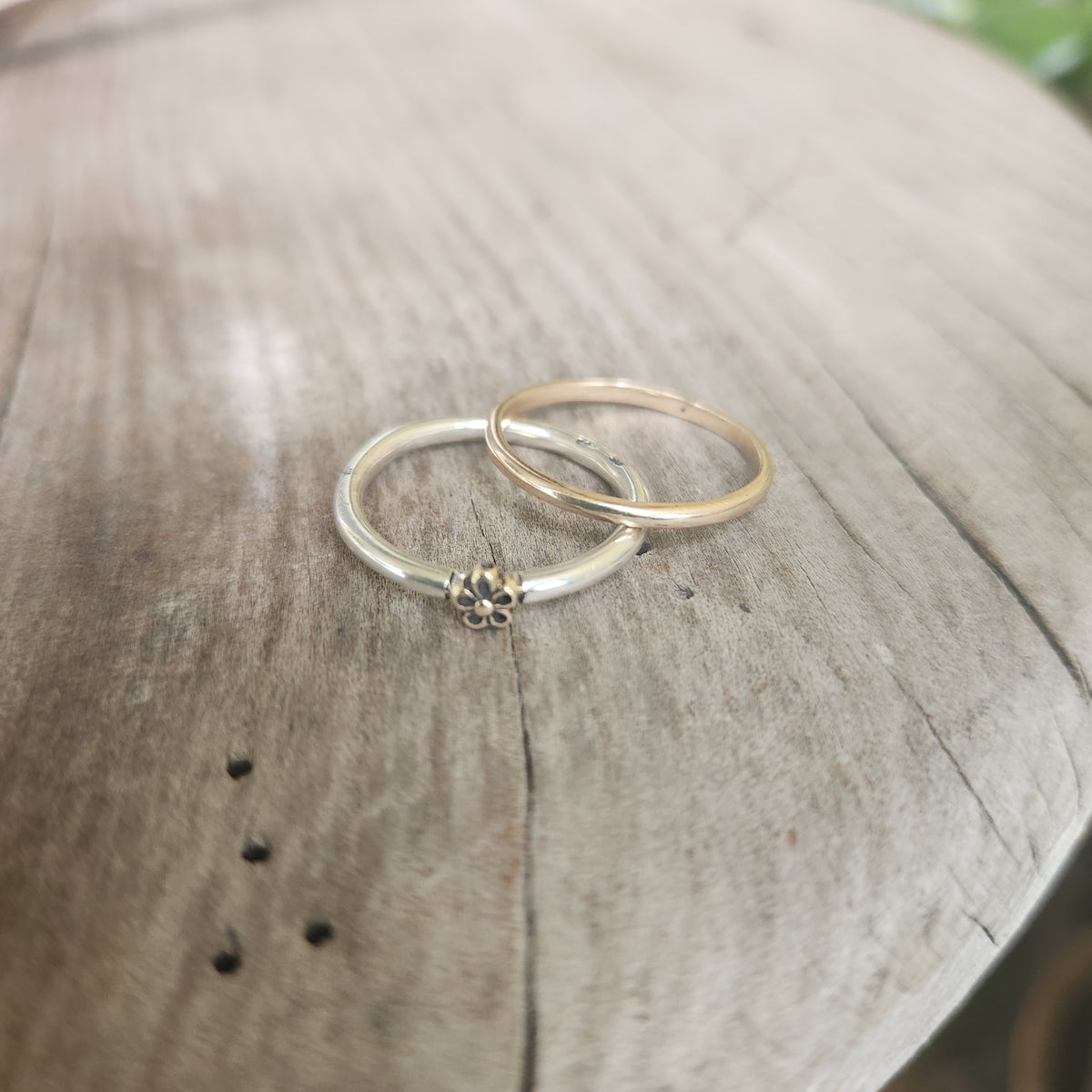 Two tone ring.9k gold flower on sterling silver band. Dainty mixed metal ring