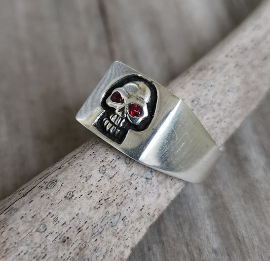 Small Skull signet ring,925 sterling silver, square signet,alternative,steampunk, gothic, punk ,pirate,hipster,man's fashion,hand made