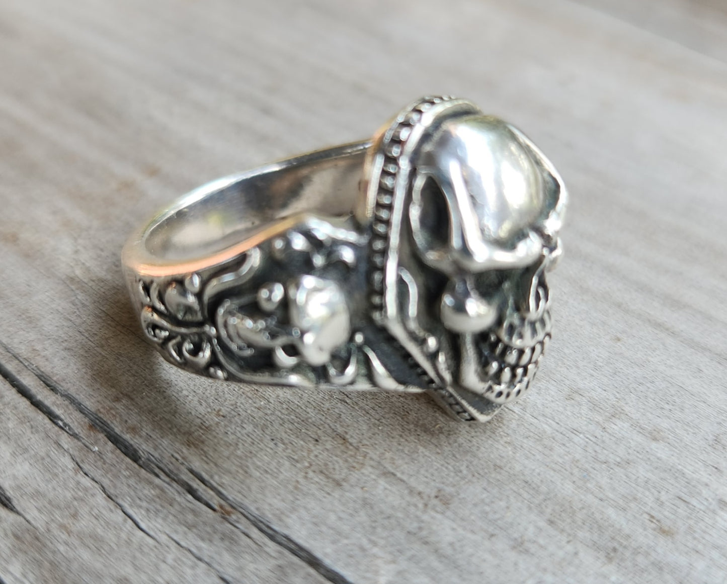 skull ring,925 sterling silver,pirate skull,ladies skull ring,handmade,gothic, punk,steampunk,pinkie skull ring,biker
