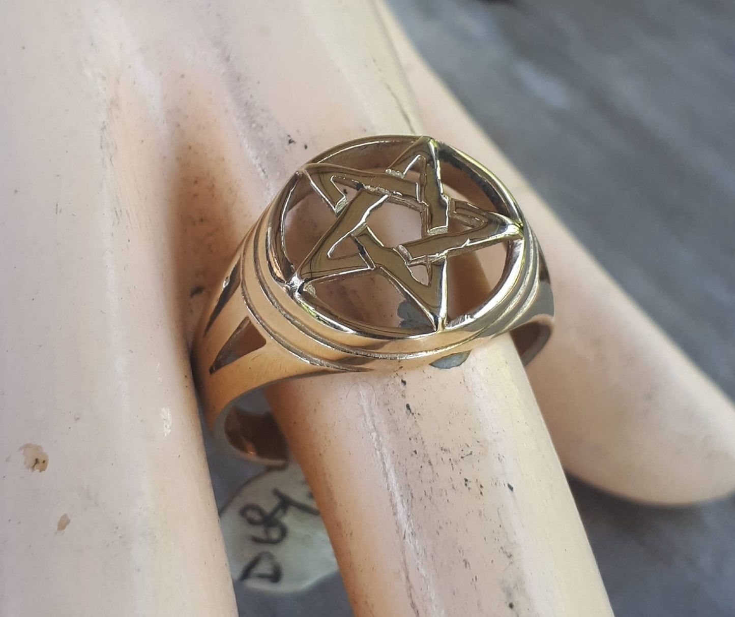 Gold Pentagram ring,9k,9ct gold ring, pentagram,star,occult,wiccan,witch,wizard,magic,binding,druid,boho,goth,