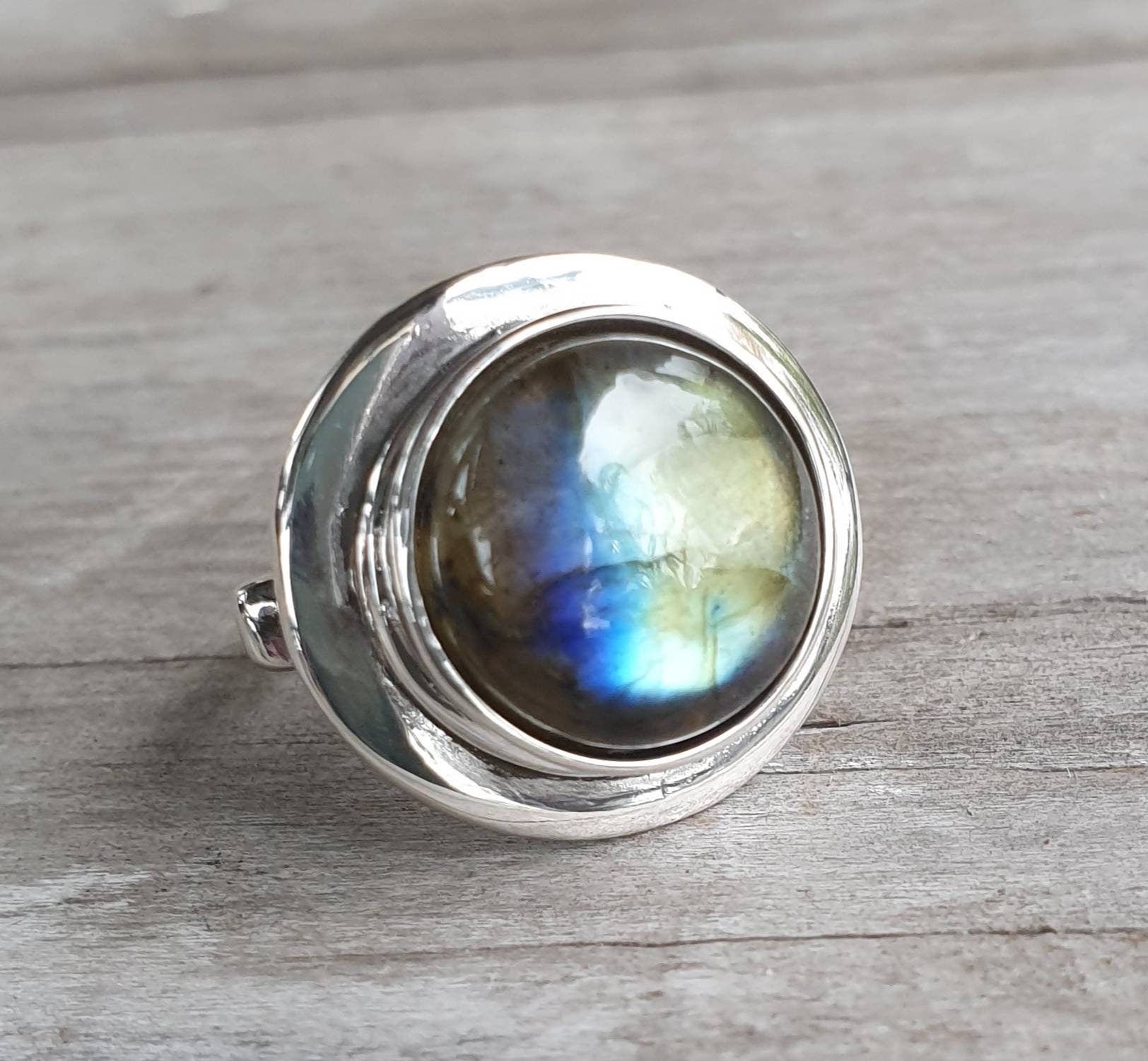 Labradorite ring,sterling silver,,chunky ring,wedding ring,blue green stone,boho,gemstone ring,handmade, retro ring,modern,industrial,signet