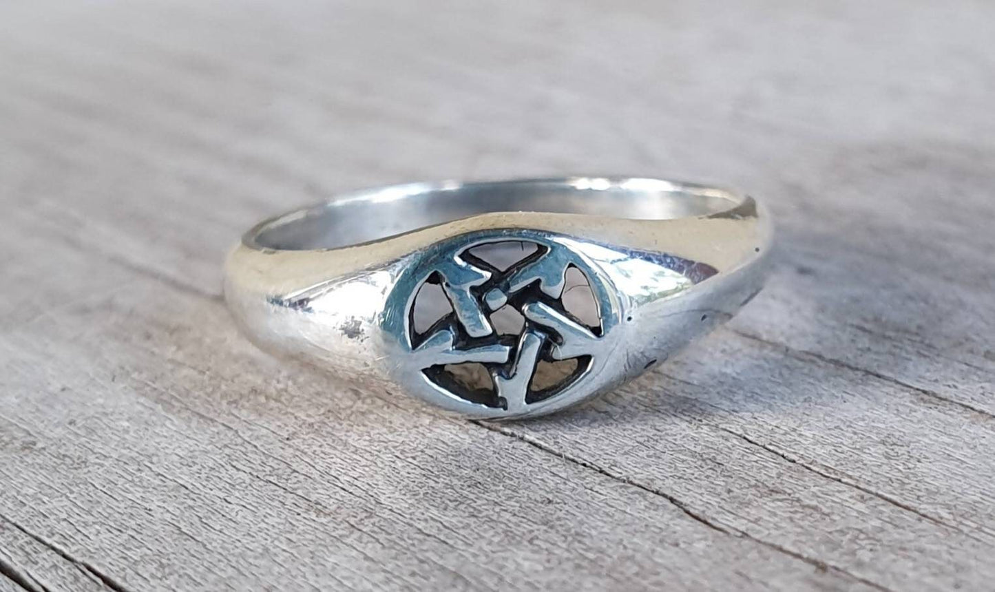 Silver moon pentagram ring