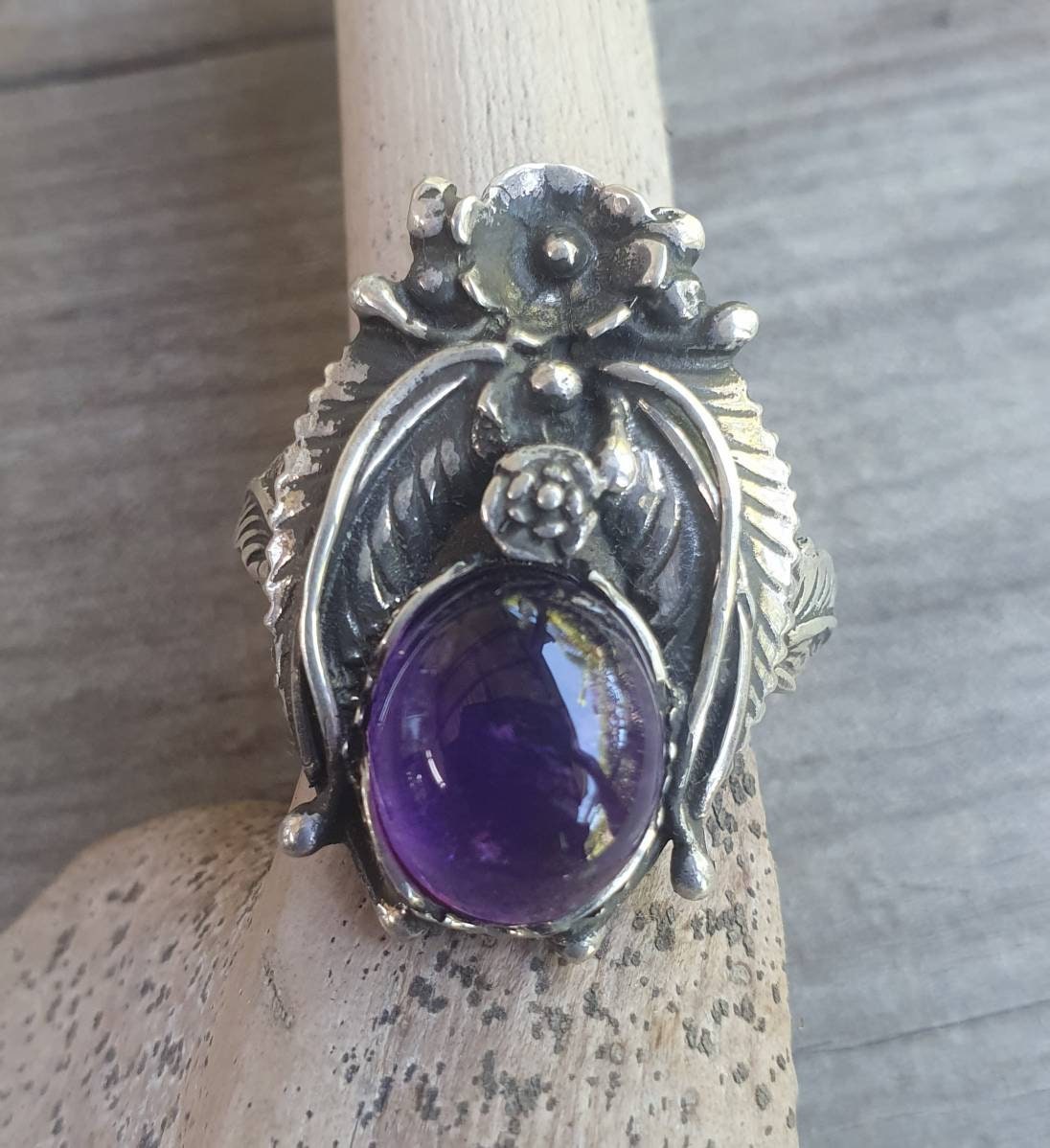 Amethyst ring,sterling silver,Navajo Indian style,flower,leaf,boho,gypsy,tribal,handmade,women's fashion