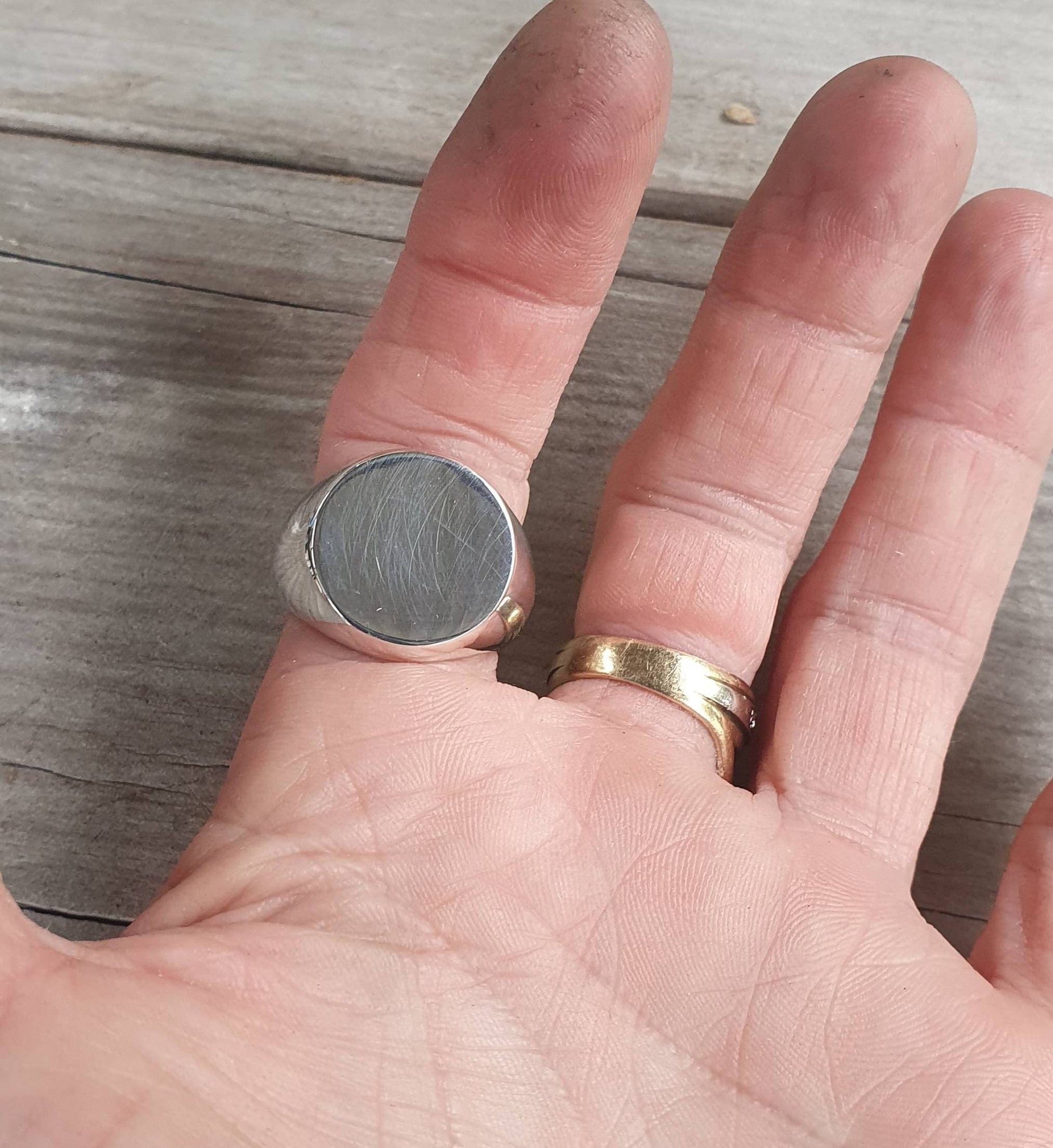 Large signet ring,chunky,solid sterling silver,round top,large plain 22gm signet,chunky mans ring,heavy,wide silver ring