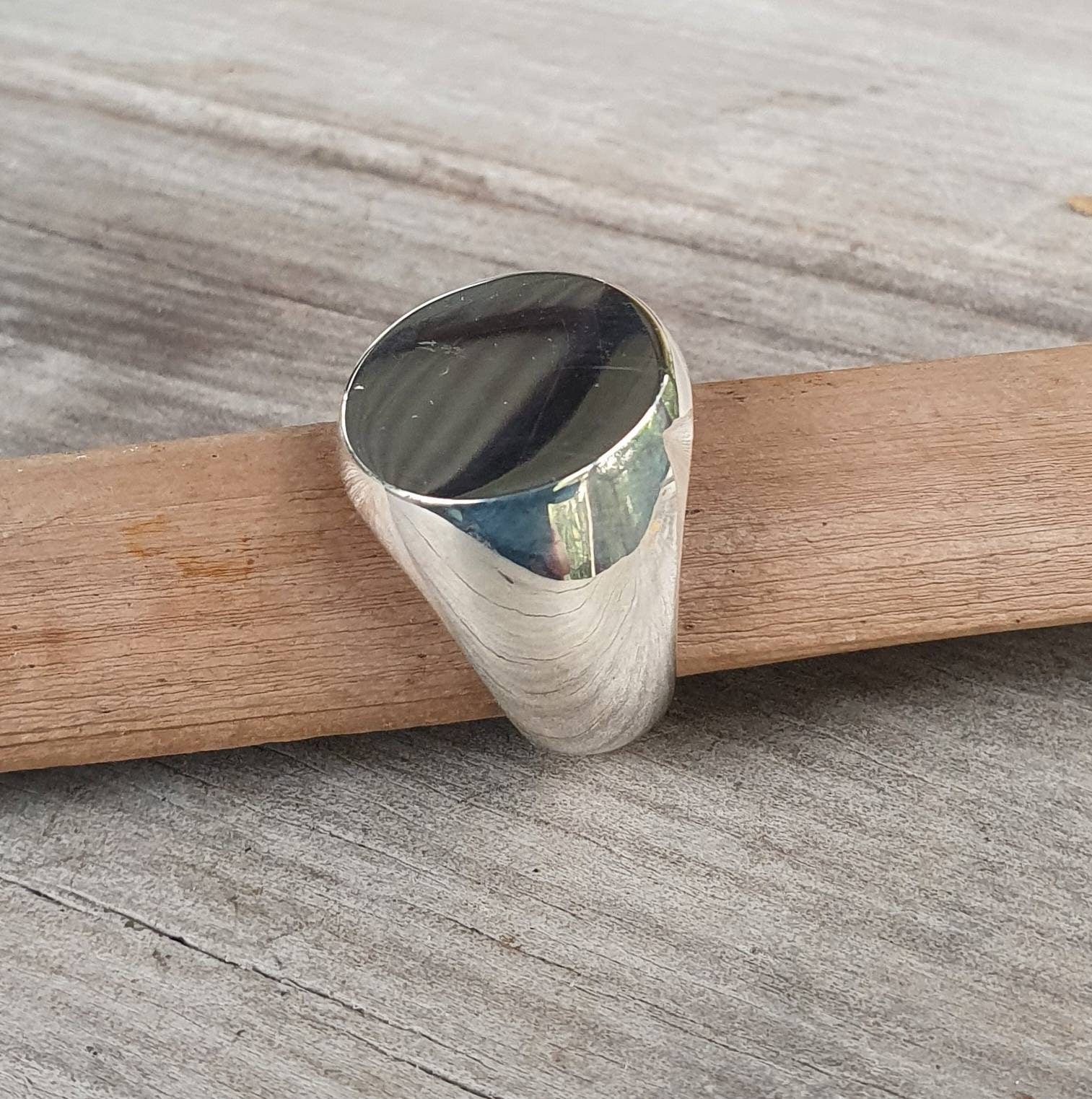 Large signet ring,chunky,solid sterling silver,round top,large plain 22gm signet,chunky mans ring,heavy,wide silver ring