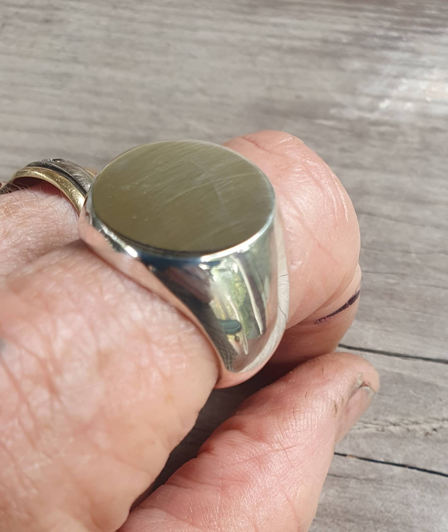 Large signet ring,chunky,solid sterling silver,round top,large plain 22gm signet,chunky mans ring,heavy,wide silver ring