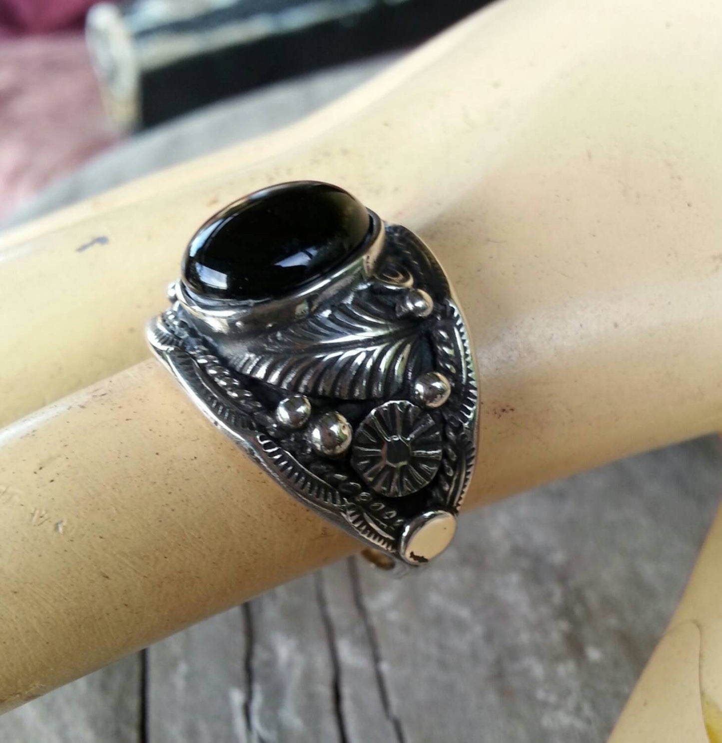 Onyx ring,sterling silver,unisex,Navajo Indian style,wedding ring,flat ring,new age,black stone ring,crystal,boho,tribal,leaf design,handmad